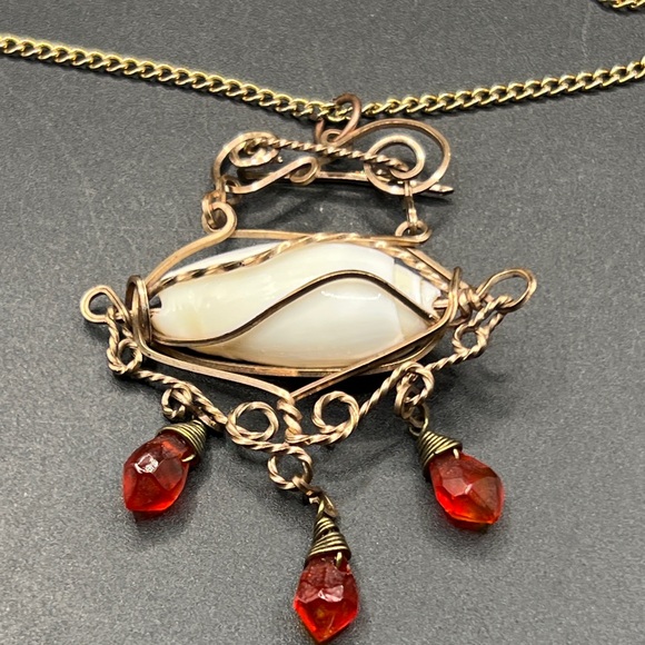 Vintage Seashell wire wrapped necklace - Picture 4 of 7